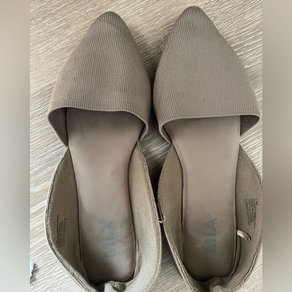 Mia Knit pointed toe flats. 
Size 7.5
